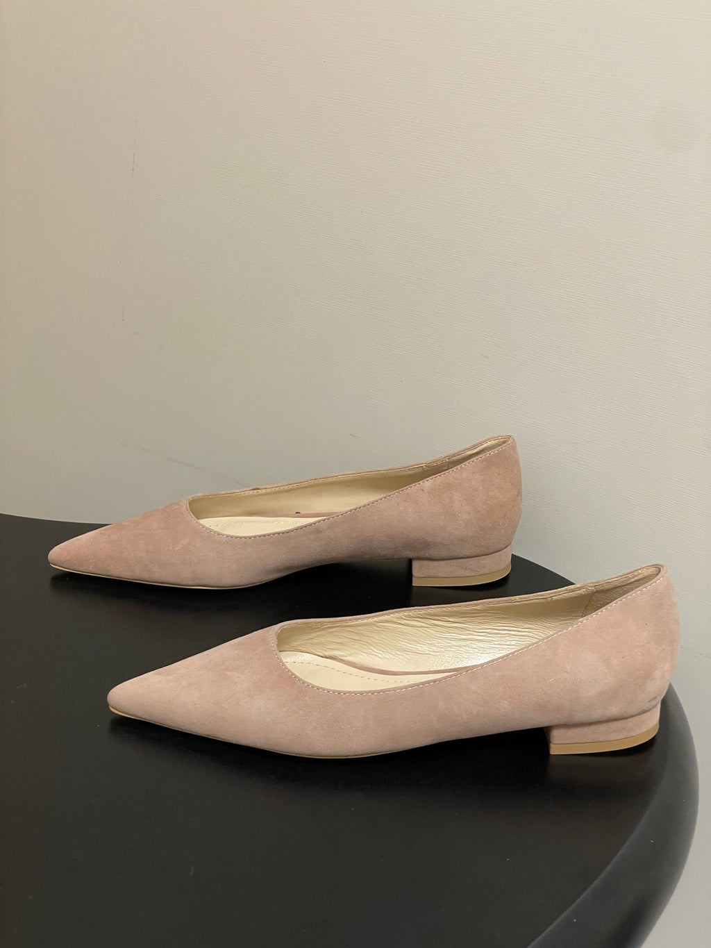 GIANVITO ROSSI 26S FLATS IN NUDE SUEDE
