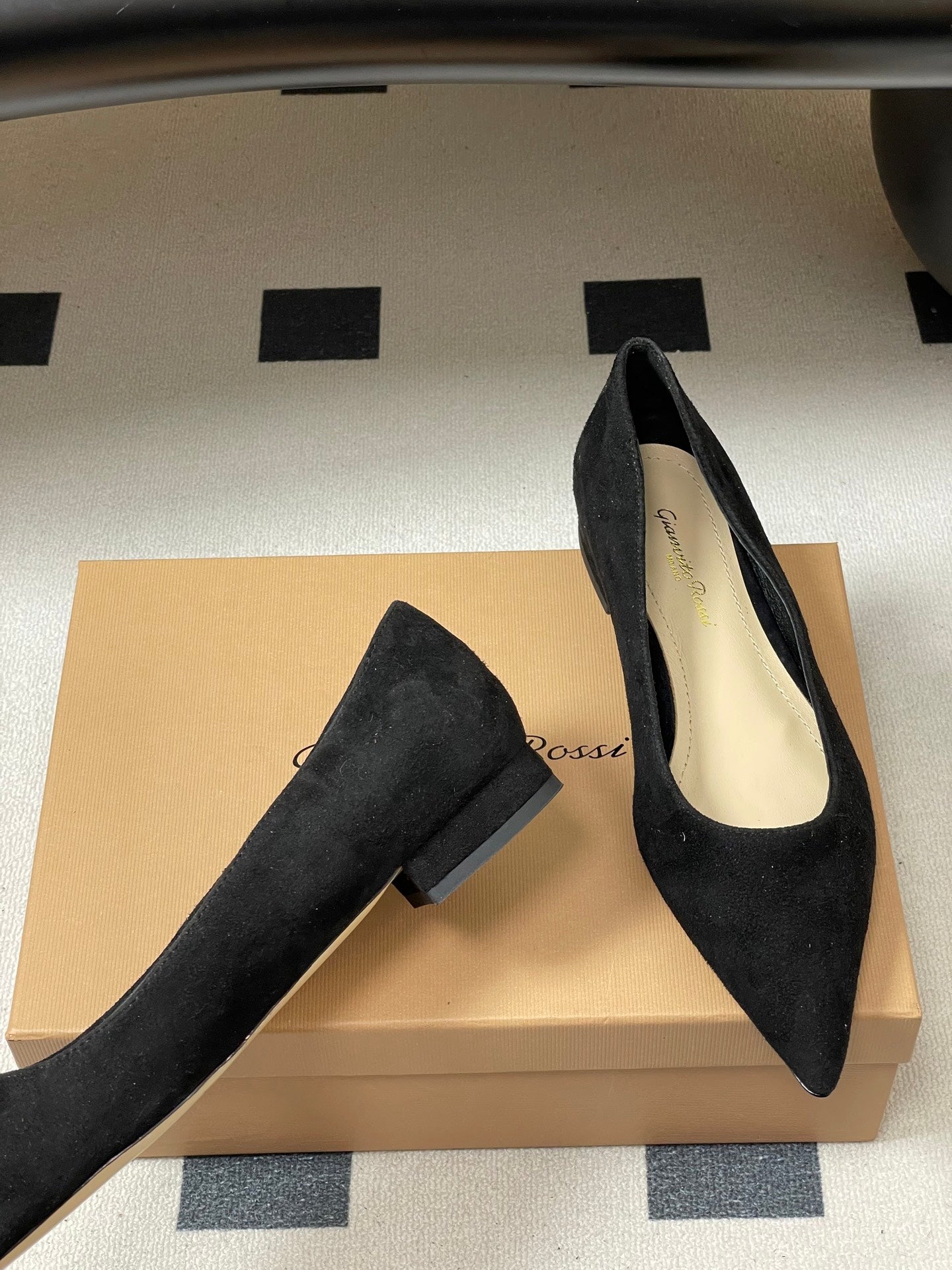 GIANVITO ROSSI 26S FLATS IN BLACK SUEDE