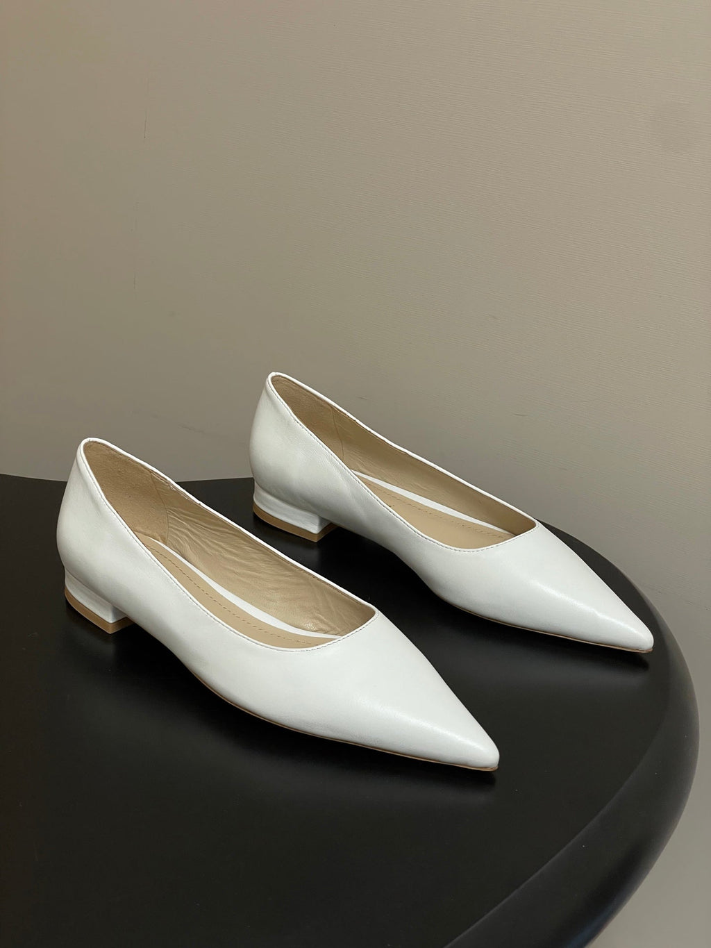GIANVITO ROSSI 26S FLATS IN WHITE CALFSKIN
