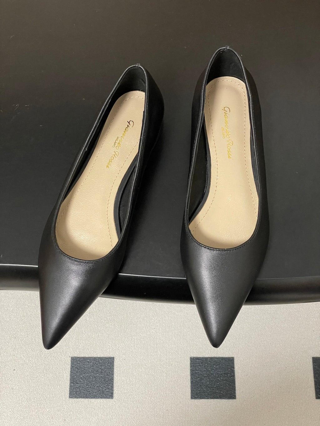 GIANVITO ROSSI 26S FLATS IN BLACK CALFSKIN