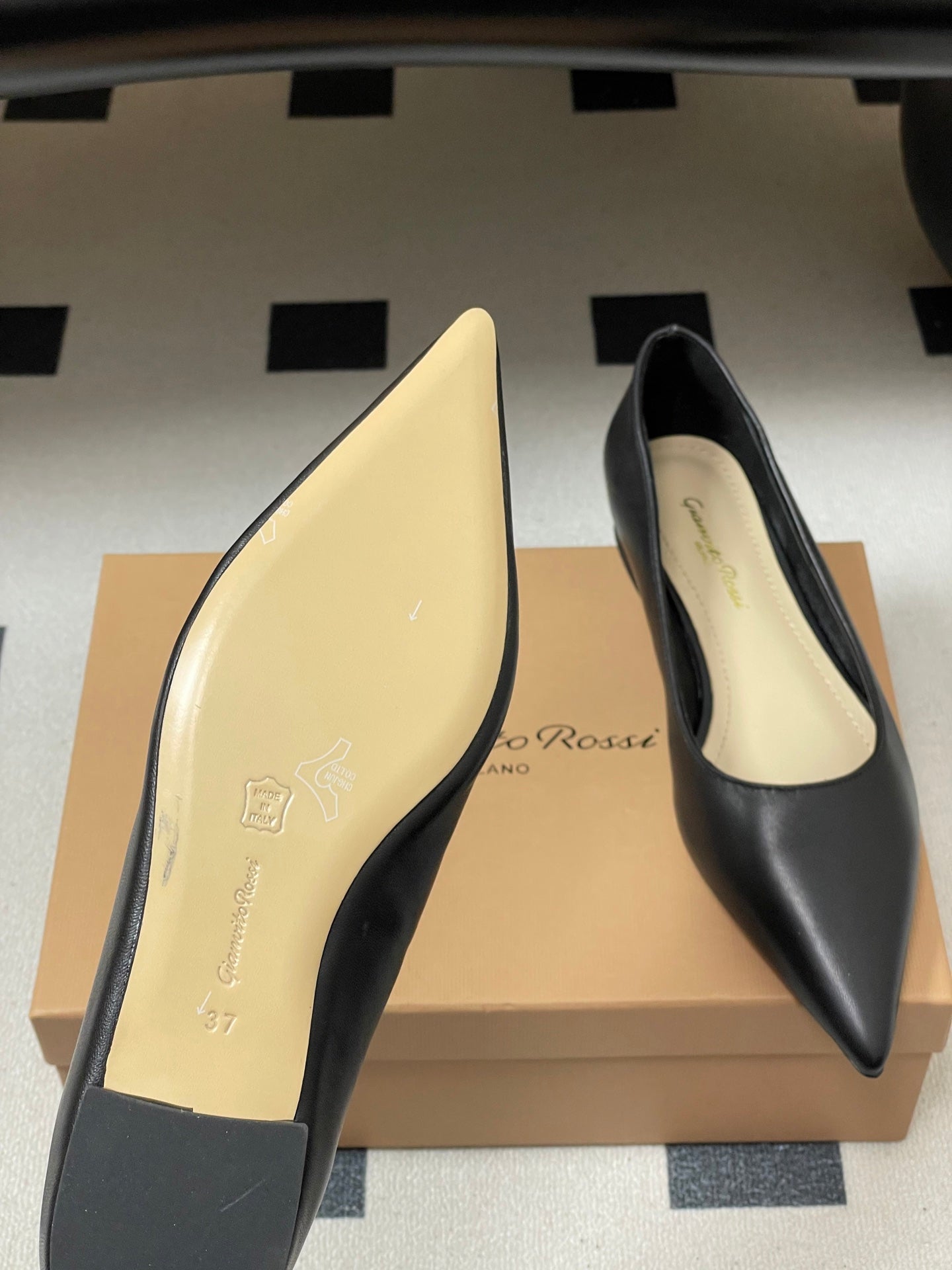GIANVITO ROSSI 26S FLATS IN BLACK CALFSKIN