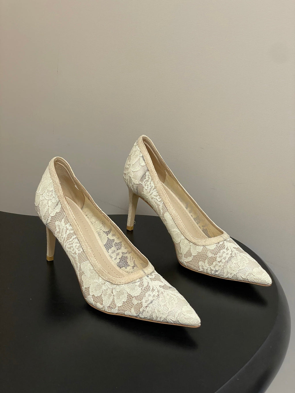 GIANVITO ROSSI 26S HIGH HEELS 85 MM IN CREAM WHITE LACE