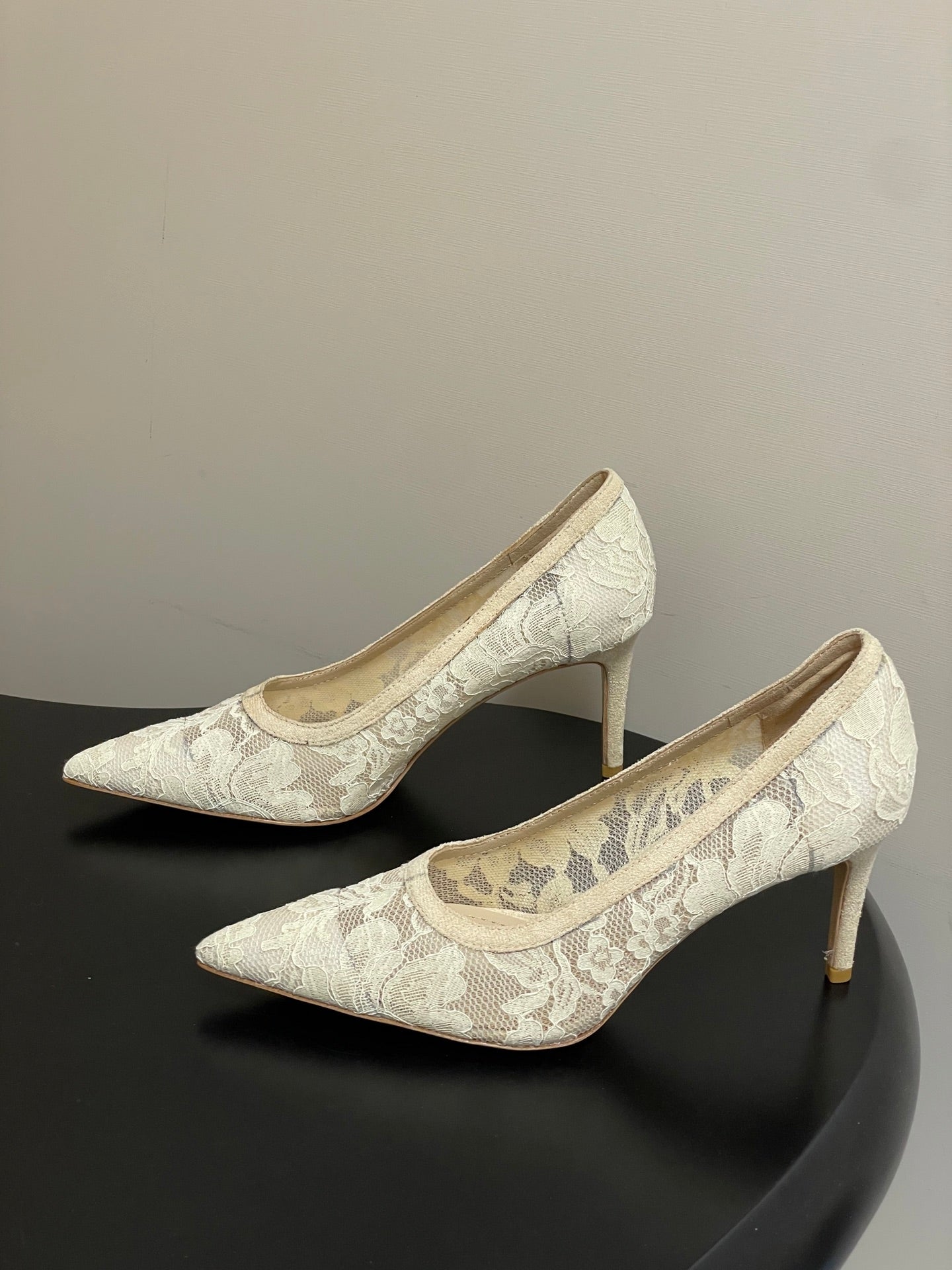 GIANVITO ROSSI 26S HIGH HEELS 85 MM IN CREAM WHITE LACE