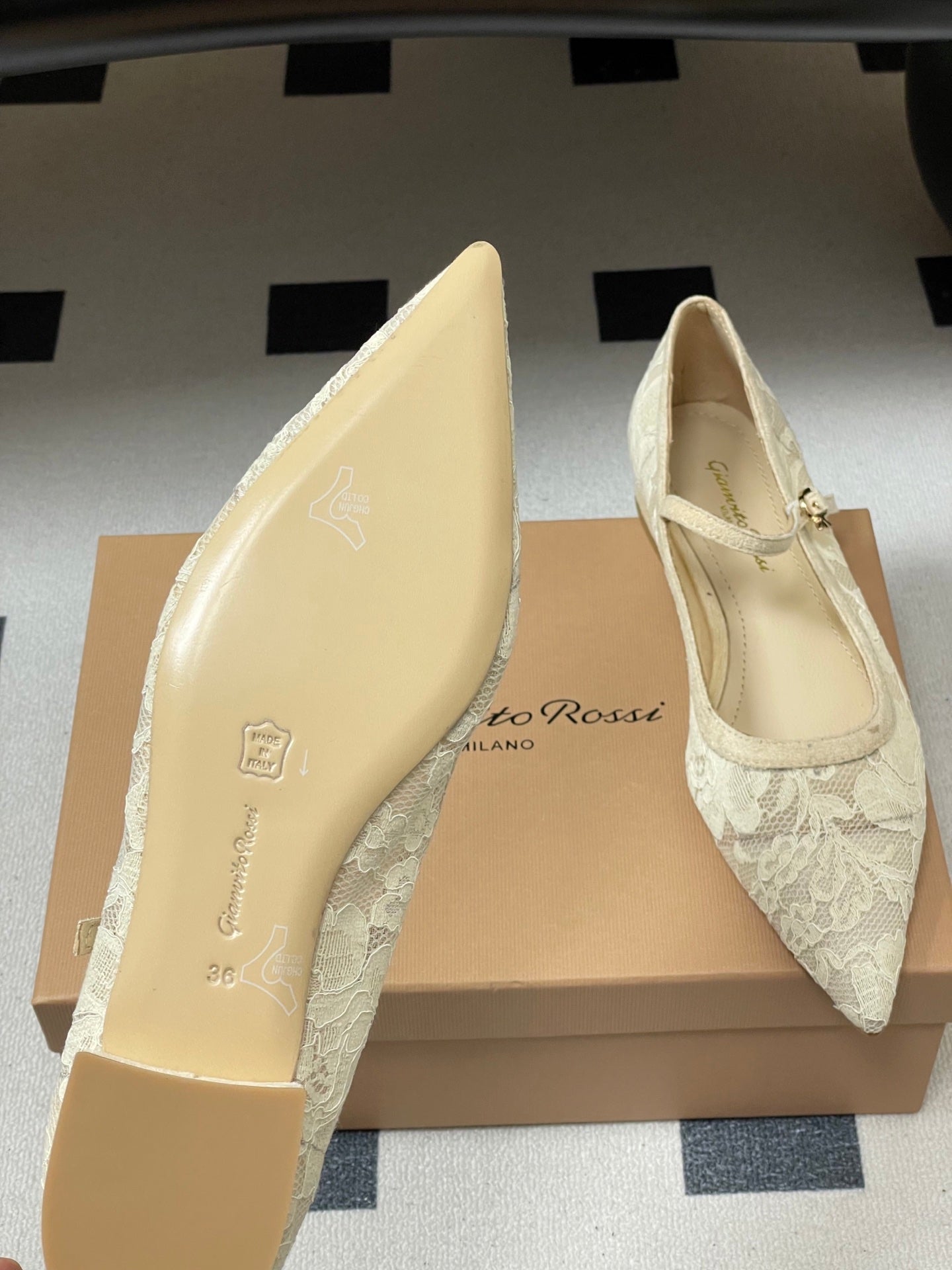 GIANVITO ROSSI 26S MARY JANE IN CREAM WHITE LACE
