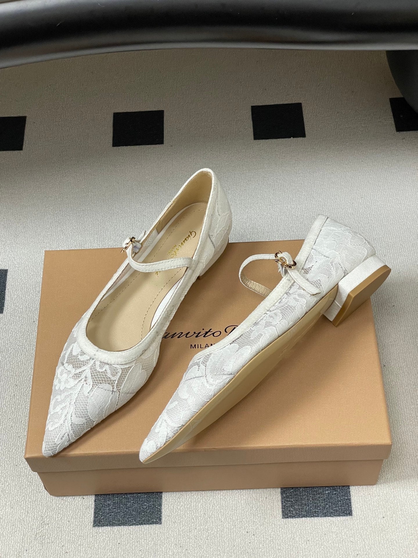 GIANVITO ROSSI 26S MARY JANE IN WHITE LACE