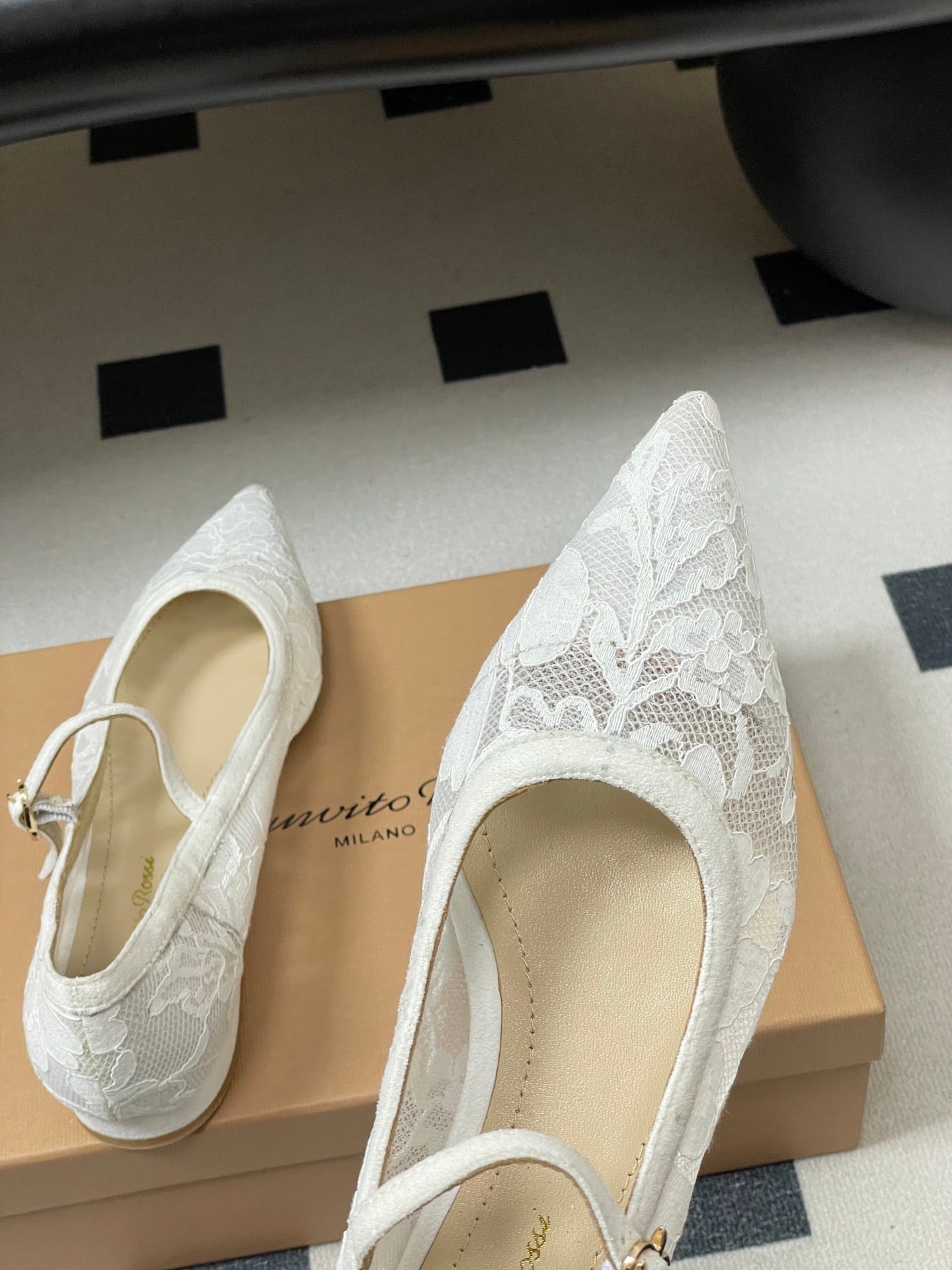 GIANVITO ROSSI 26S MARY JANE IN WHITE LACE