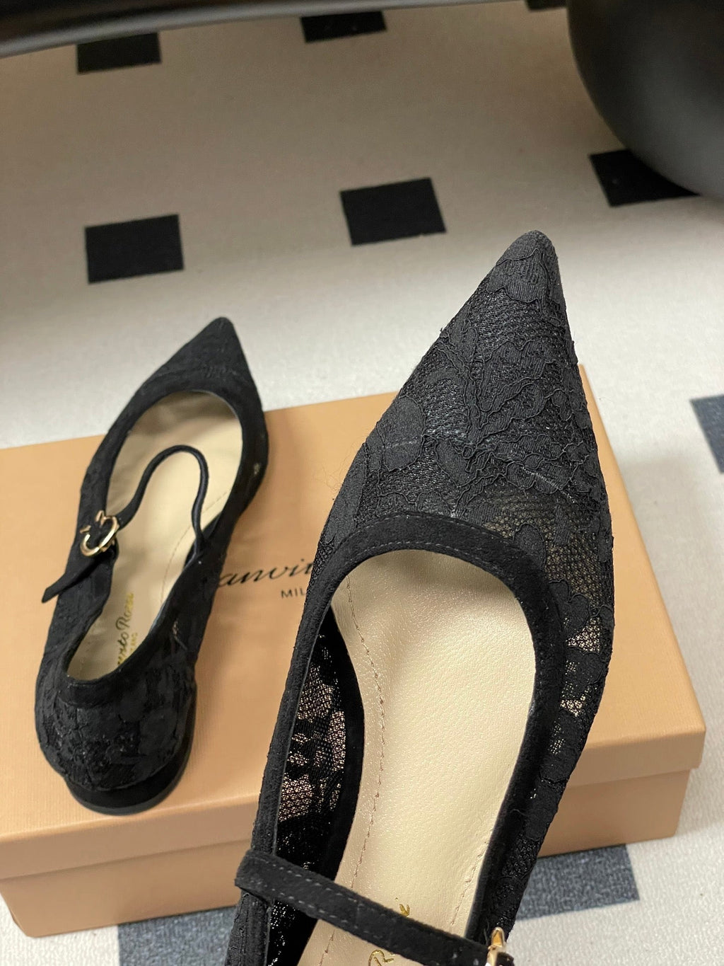 GIANVITO ROSSI 26S MARY JANE IN BLACK LACE