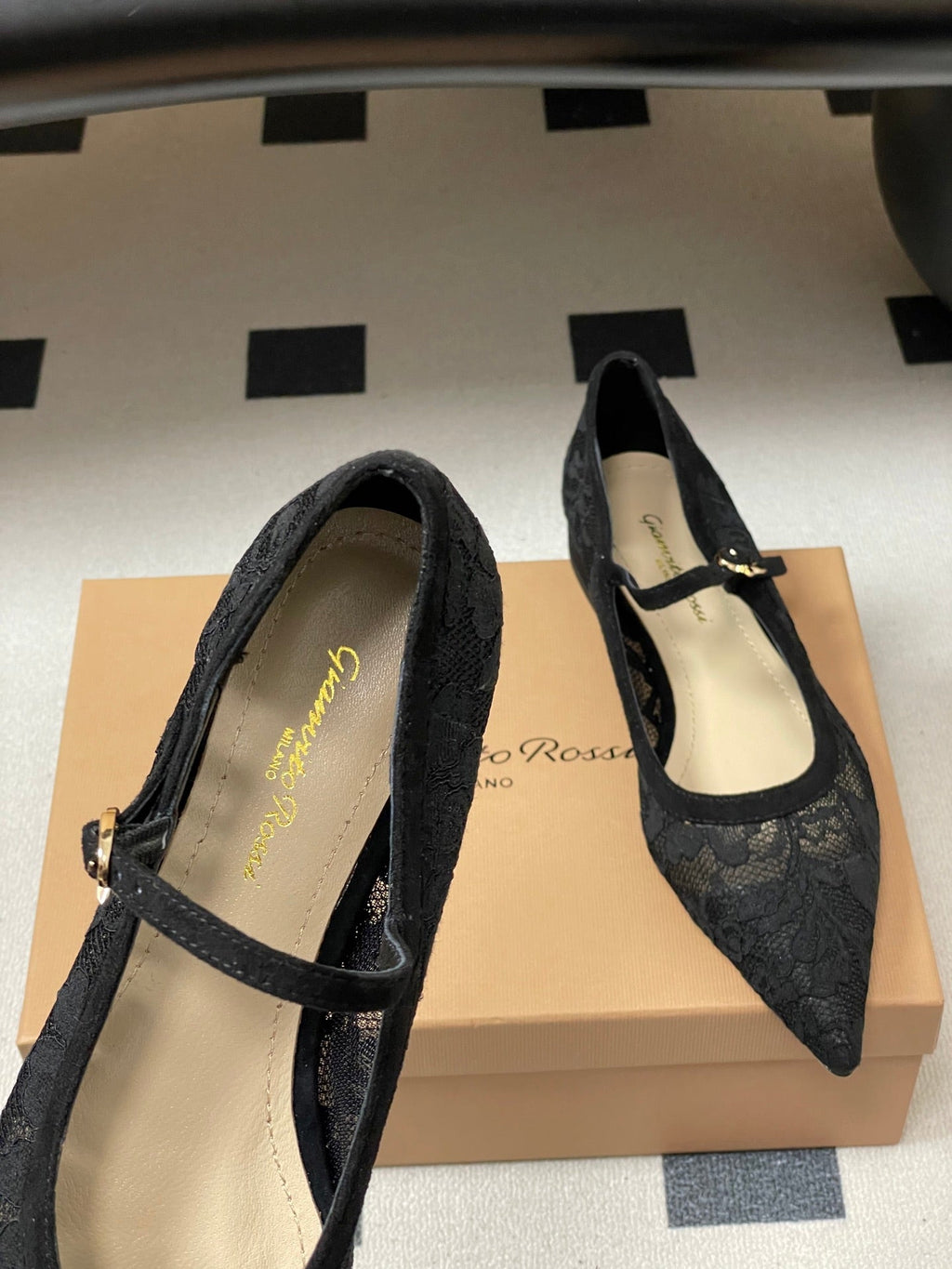 GIANVITO ROSSI 26S MARY JANE IN BLACK LACE