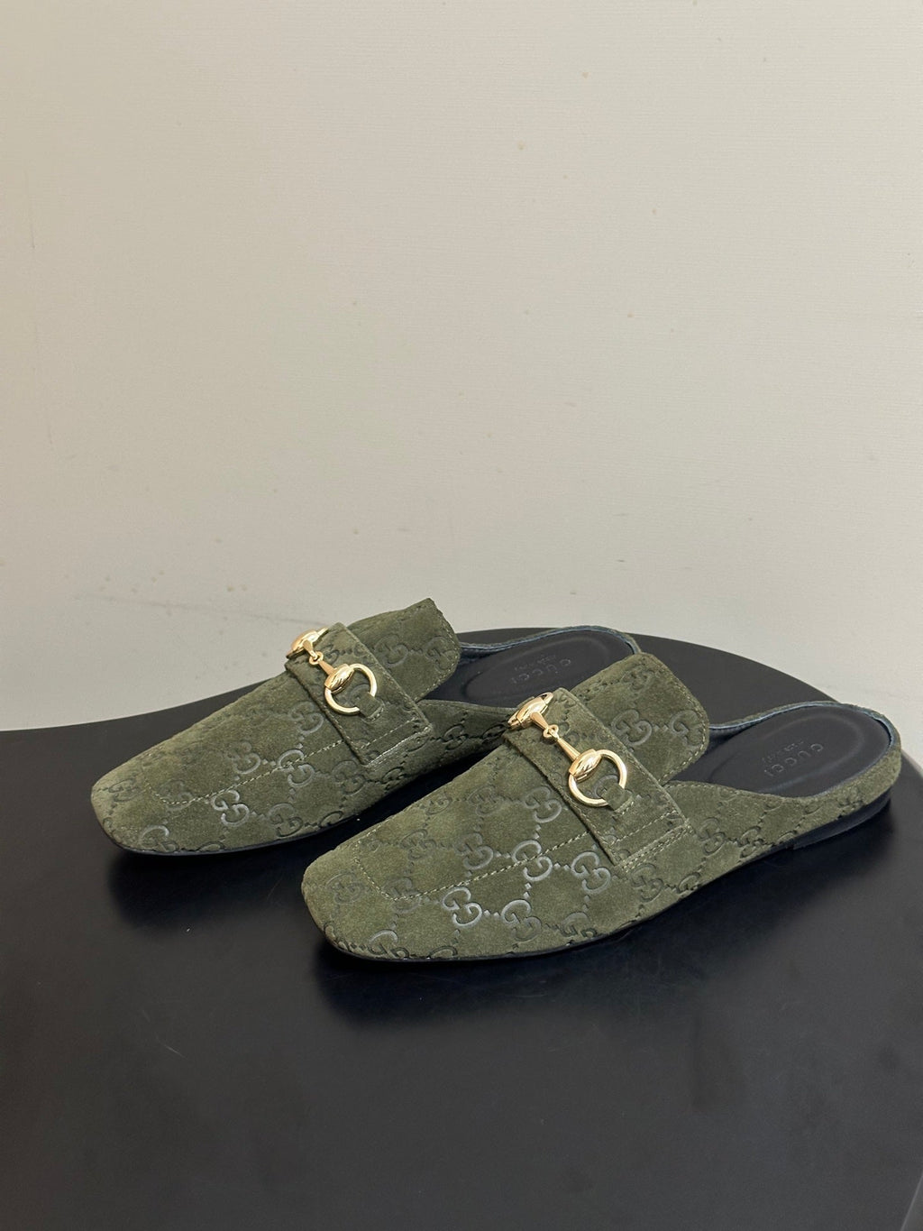 GUCCI 26S HORSEBIT LOAFER MULES IN MOSS GREEN SUEDE