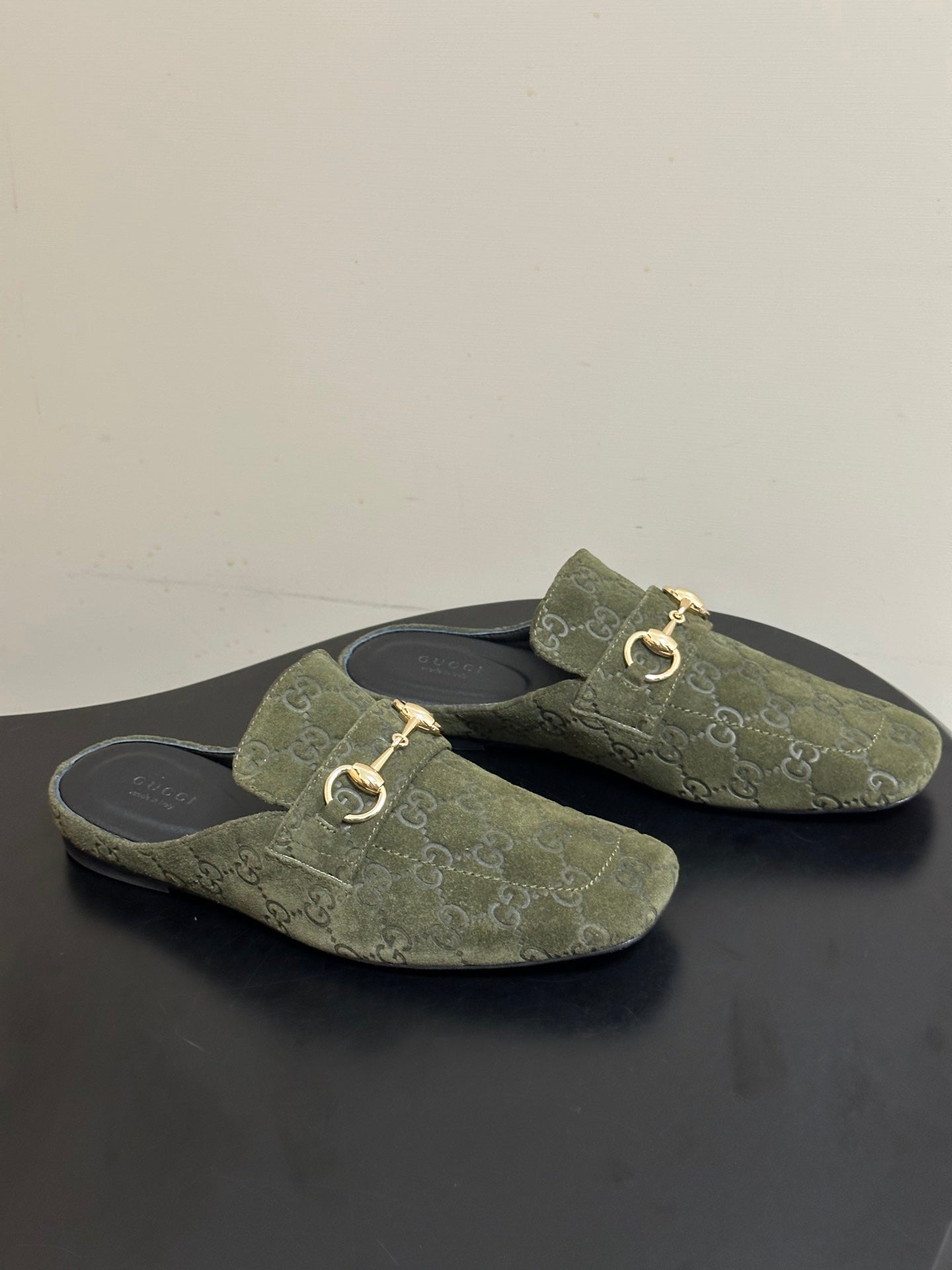 GUCCI 26S HORSEBIT LOAFER MULES IN MOSS GREEN SUEDE