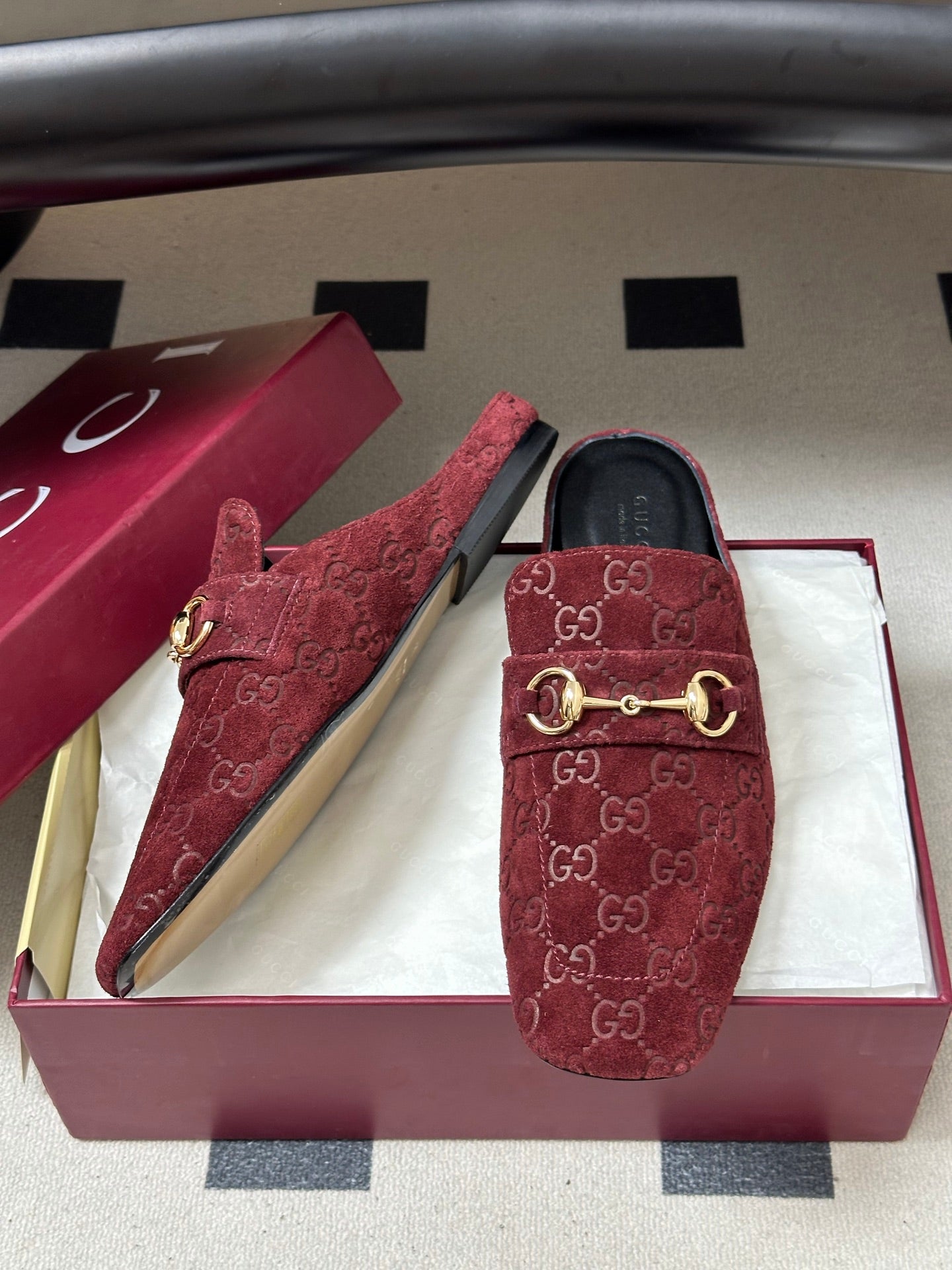 GUCCI 26S HORSEBIT LOAFER MULES IN RED SUEDE