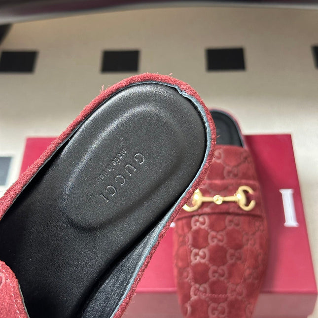 GUCCI 26S HORSEBIT LOAFER MULES IN RED SUEDE