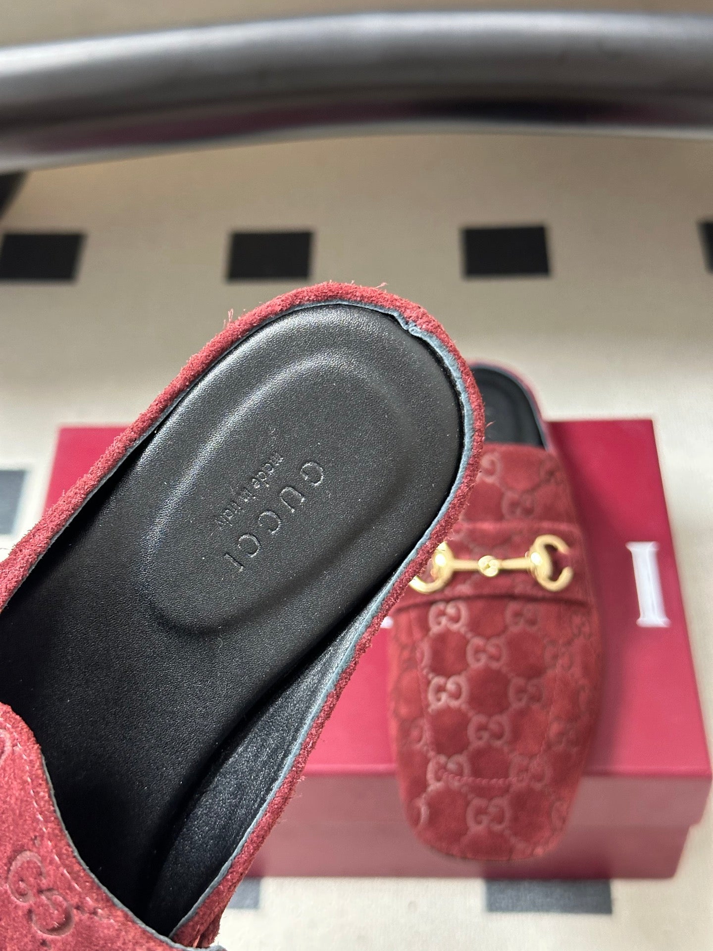 GUCCI 26S HORSEBIT LOAFER MULES IN RED SUEDE