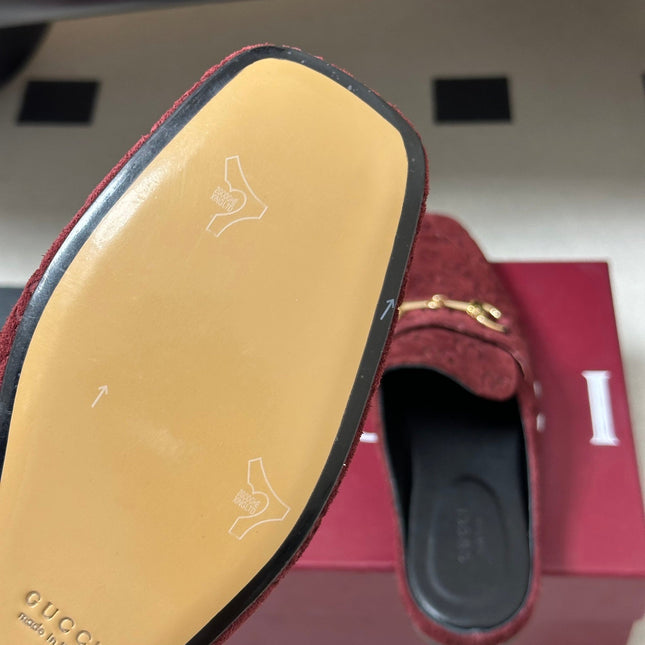 GUCCI 26S HORSEBIT LOAFER MULES IN RED SUEDE