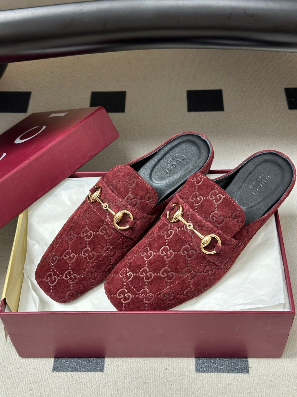 GUCCI 26S HORSEBIT LOAFER MULES IN RED SUEDE