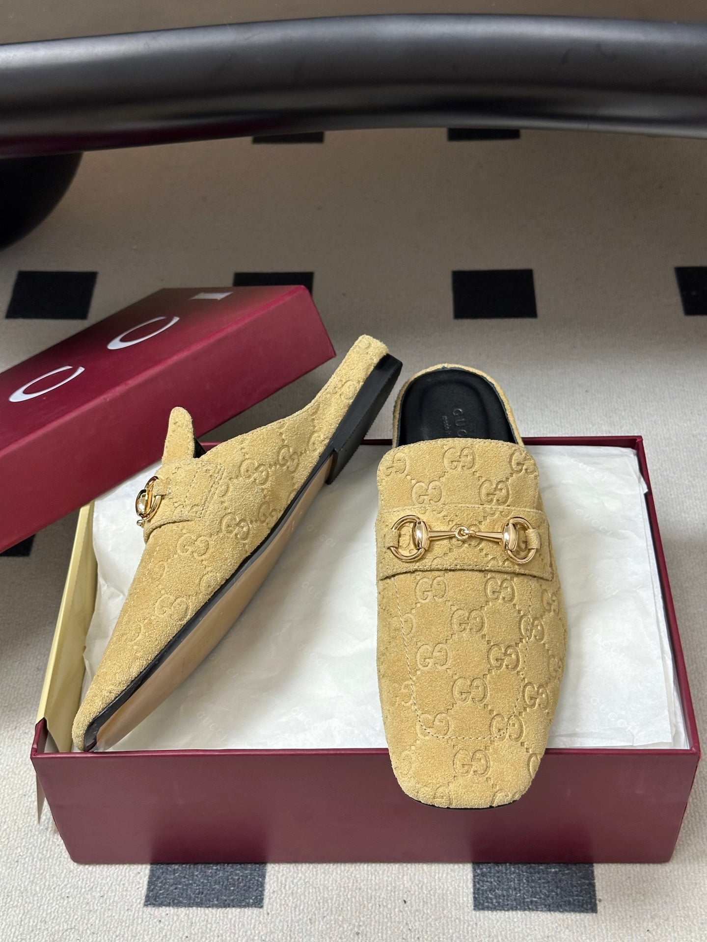 GUCCI 26S HORSEBIT LOAFER MULES IN BEIGE SUEDE