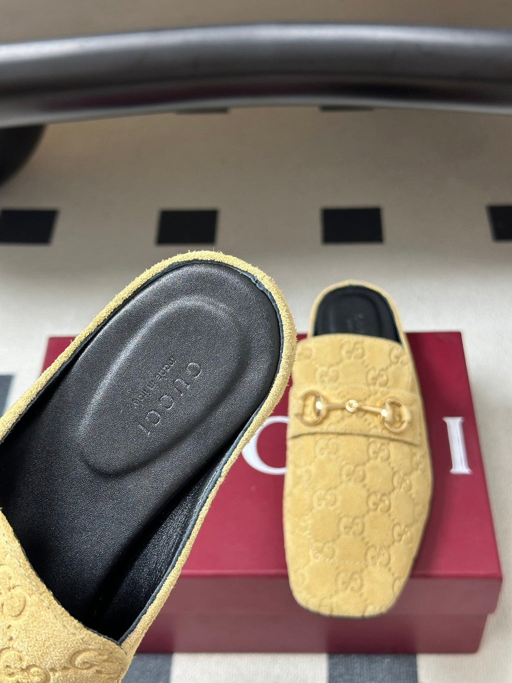 GUCCI 26S HORSEBIT LOAFER MULES IN BEIGE SUEDE