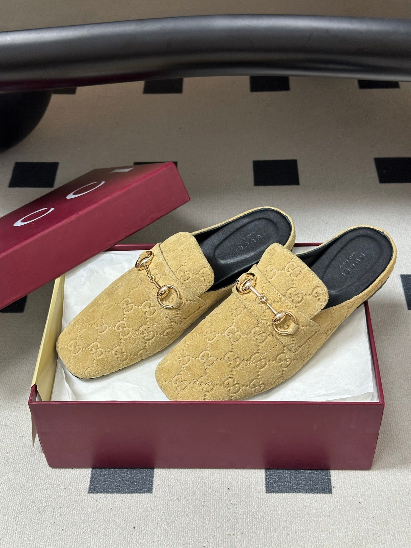 GUCCI 26S HORSEBIT LOAFER MULES IN BEIGE SUEDE