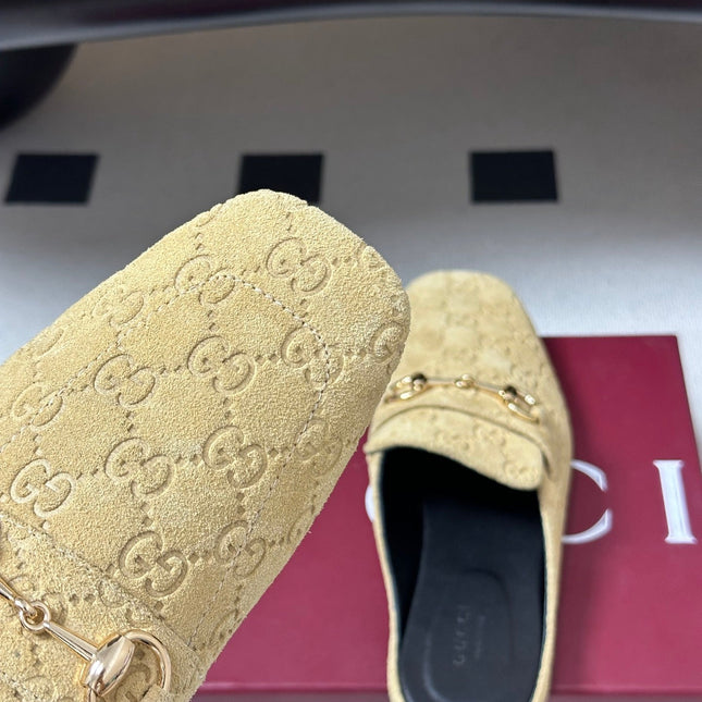 GUCCI 26S HORSEBIT LOAFER MULES IN BEIGE SUEDE
