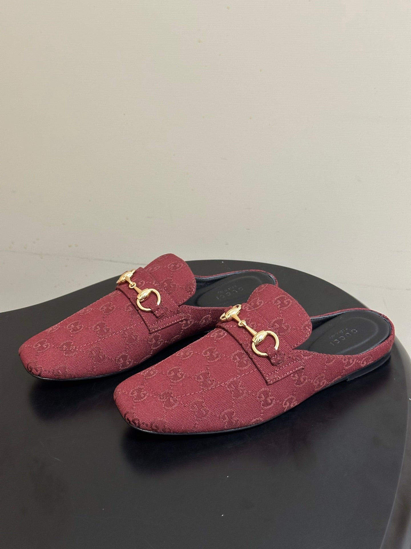 GUCCI 26S HORSEBIT LOAFER MULES IN RED CANVAS