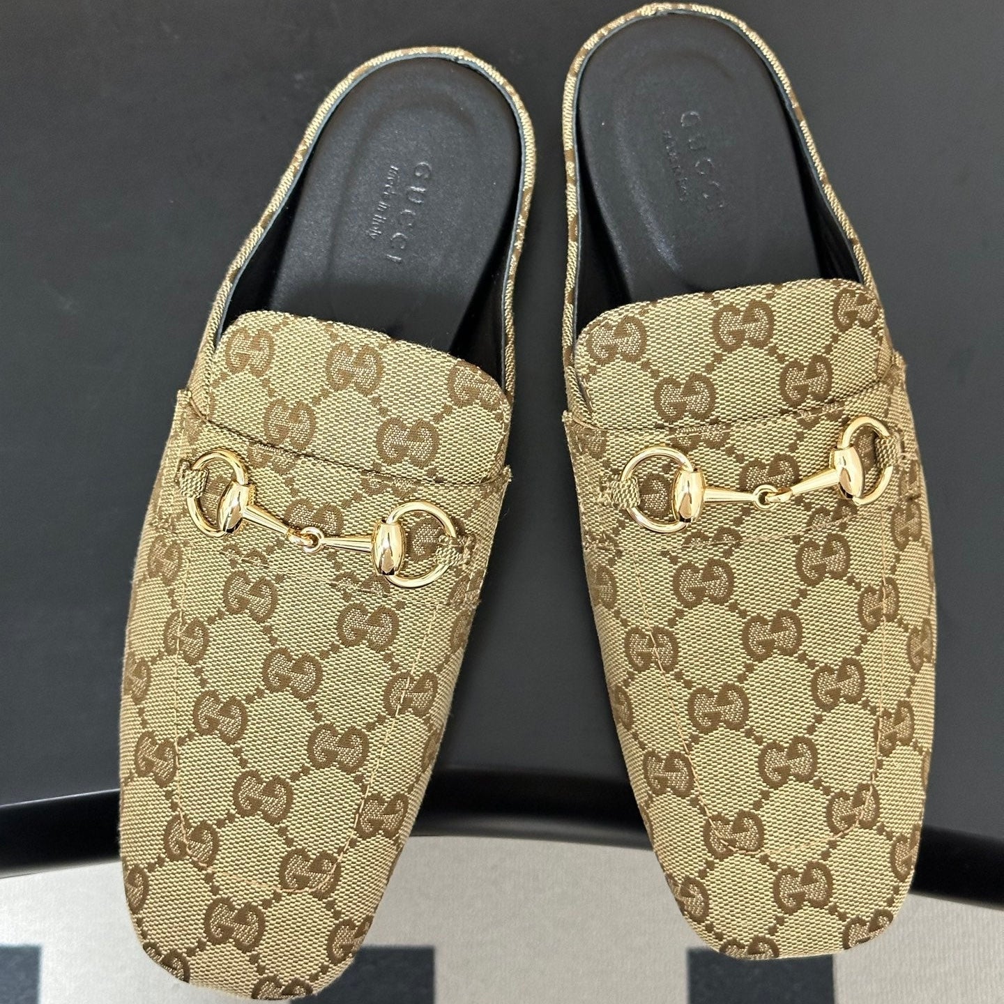 GUCCI 26S HORSEBIT LOAFER MULES IN BEIGE CANVAS