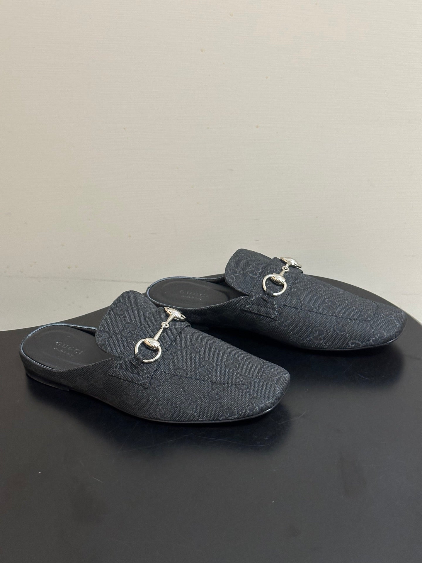 GUCCI 26S HORSEBIT LOAFER MULES IN BLACK CANVAS