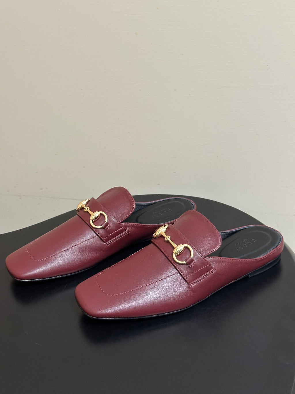 GUCCI 26S HORSEBIT LOAFER MULES IN RED CALFSKIN