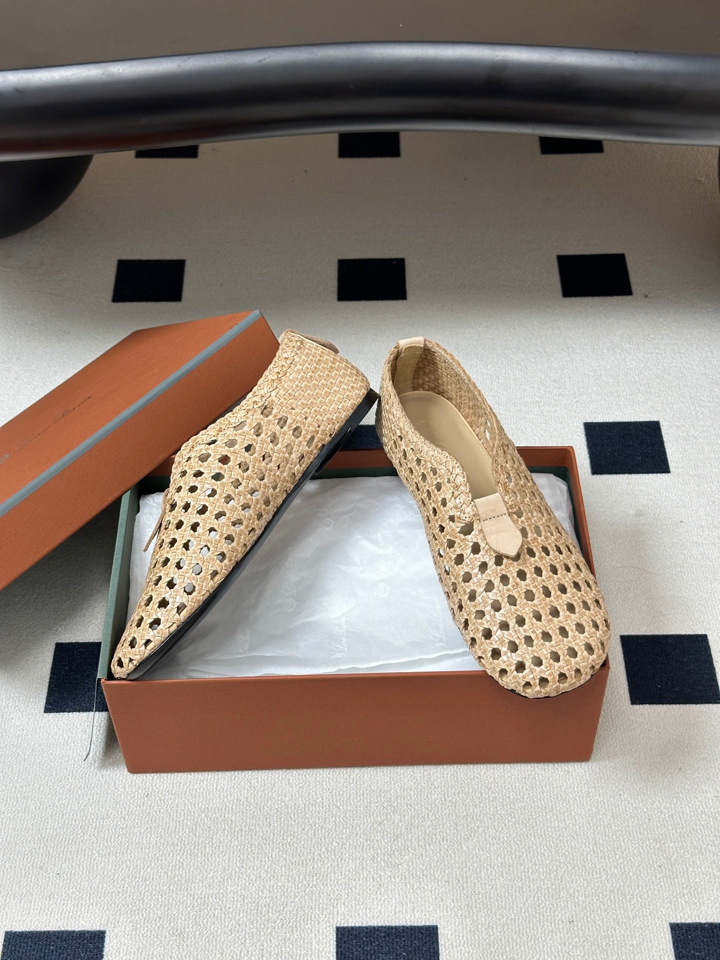 LP 26S BALLET FLATS IN BEIGE CALFSKIN WITH BASKETWEAVE DESIGN