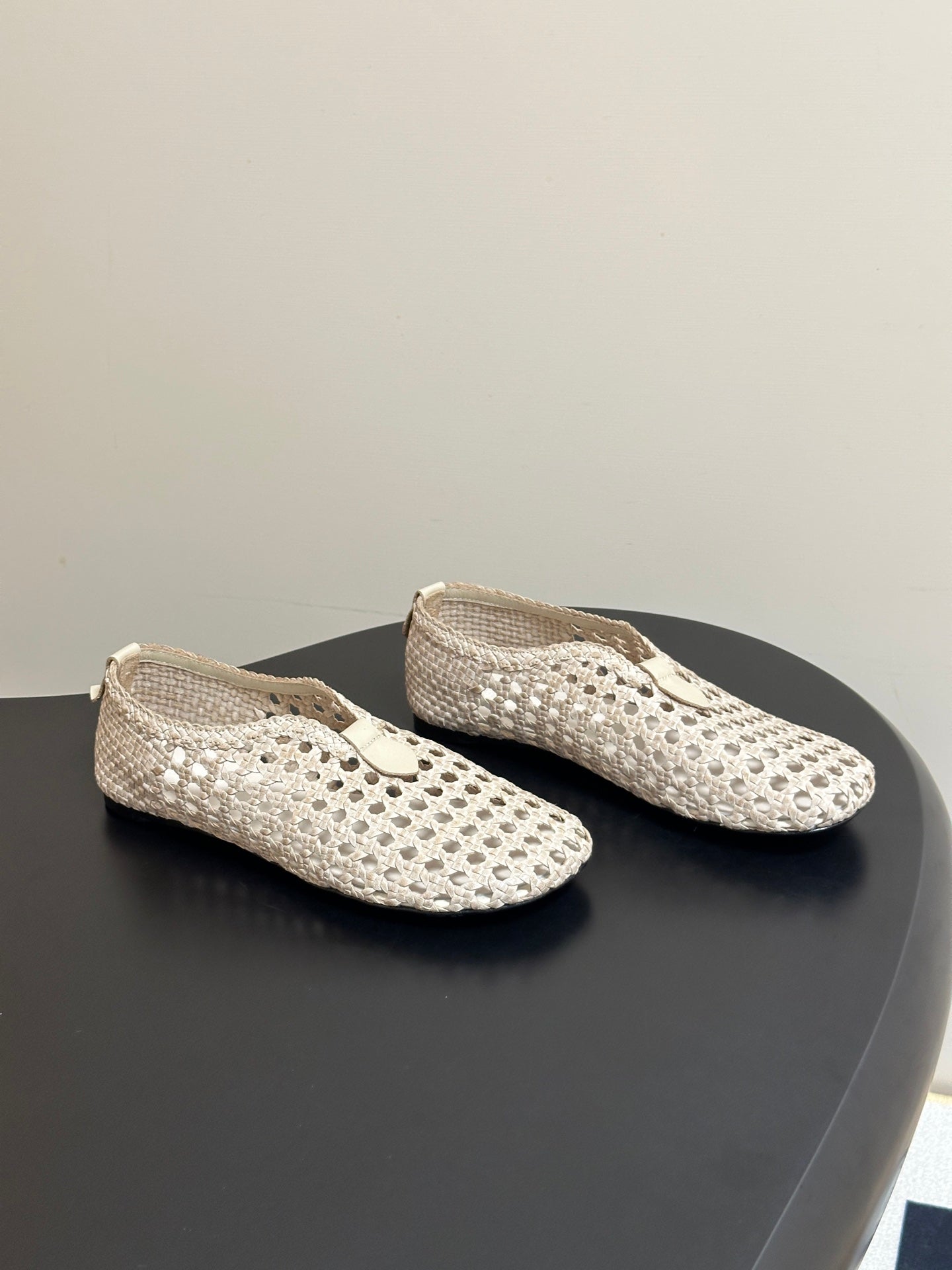 LP 26S BALLET FLATS IN CREAM WHITE CALFSKIN WITH BASKETWEAVE DESIGN