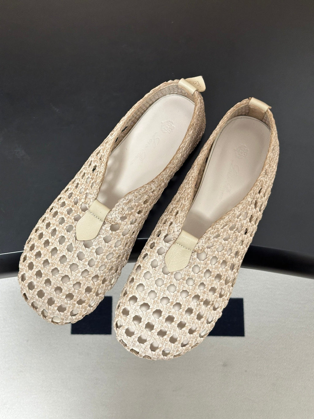 LP 26S BALLET FLATS IN CREAM WHITE CALFSKIN WITH BASKETWEAVE DESIGN