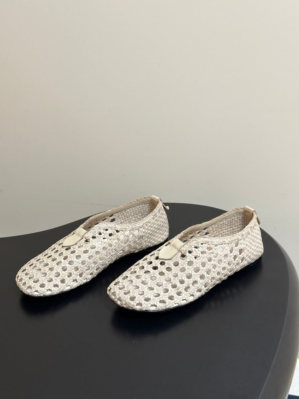 LP 26S BALLET FLATS IN CREAM WHITE CALFSKIN WITH BASKETWEAVE DESIGN