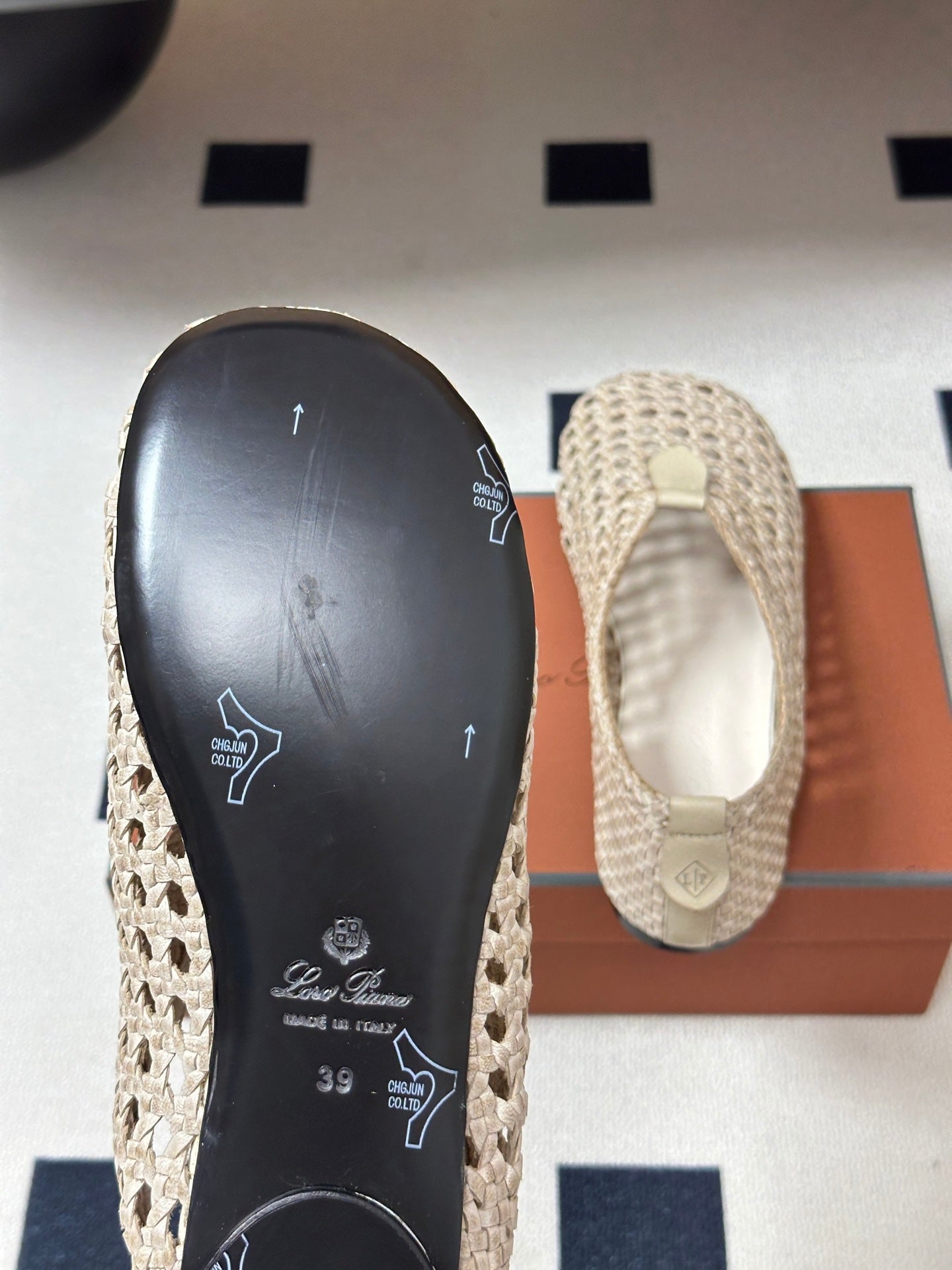 LP 26S BALLET FLATS IN CREAM WHITE CALFSKIN WITH BASKETWEAVE DESIGN