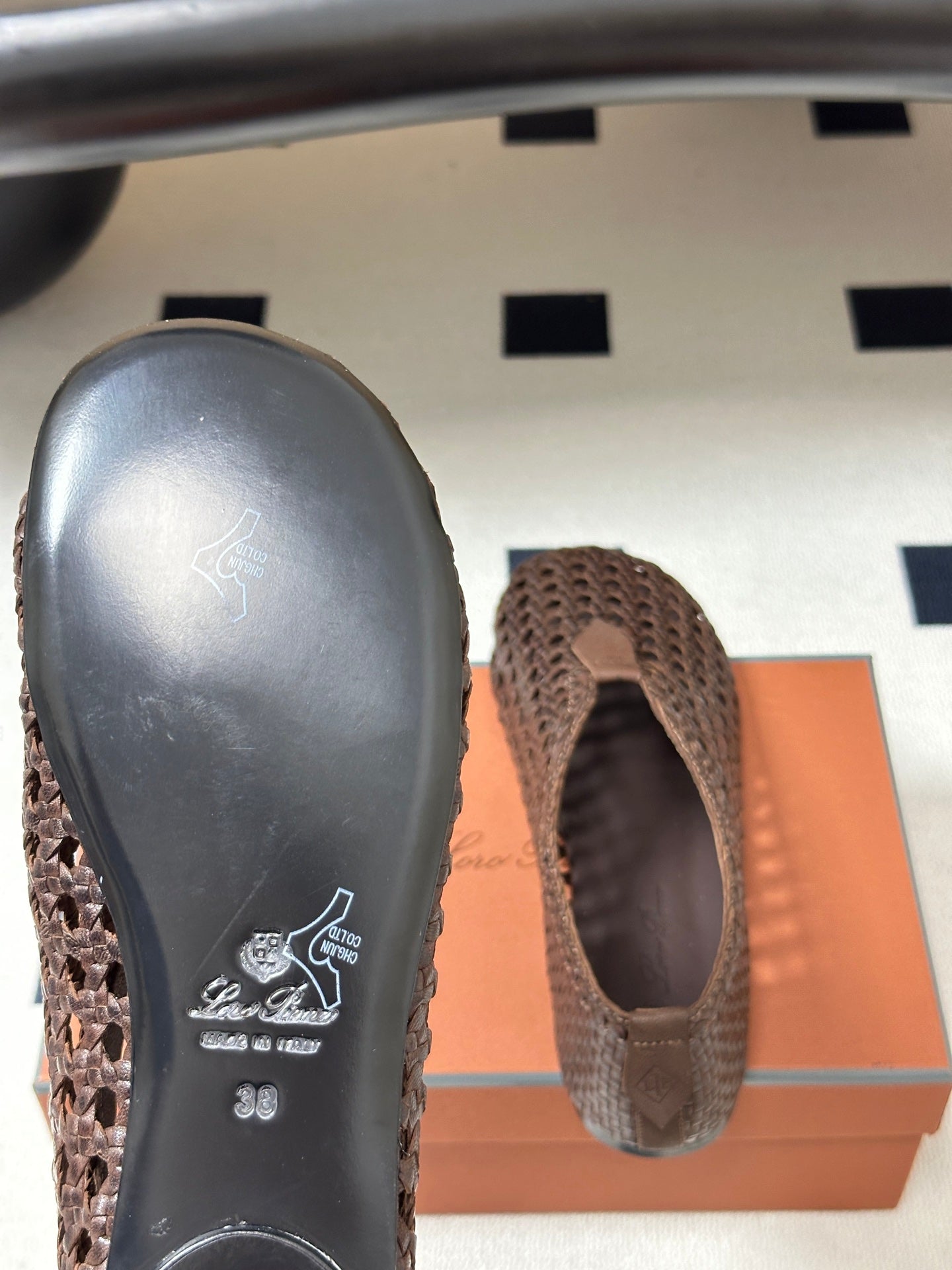 LP 26S BALLET FLATS IN DARK BROWN CALFSKIN WITH BASKETWEAVE DESIGN