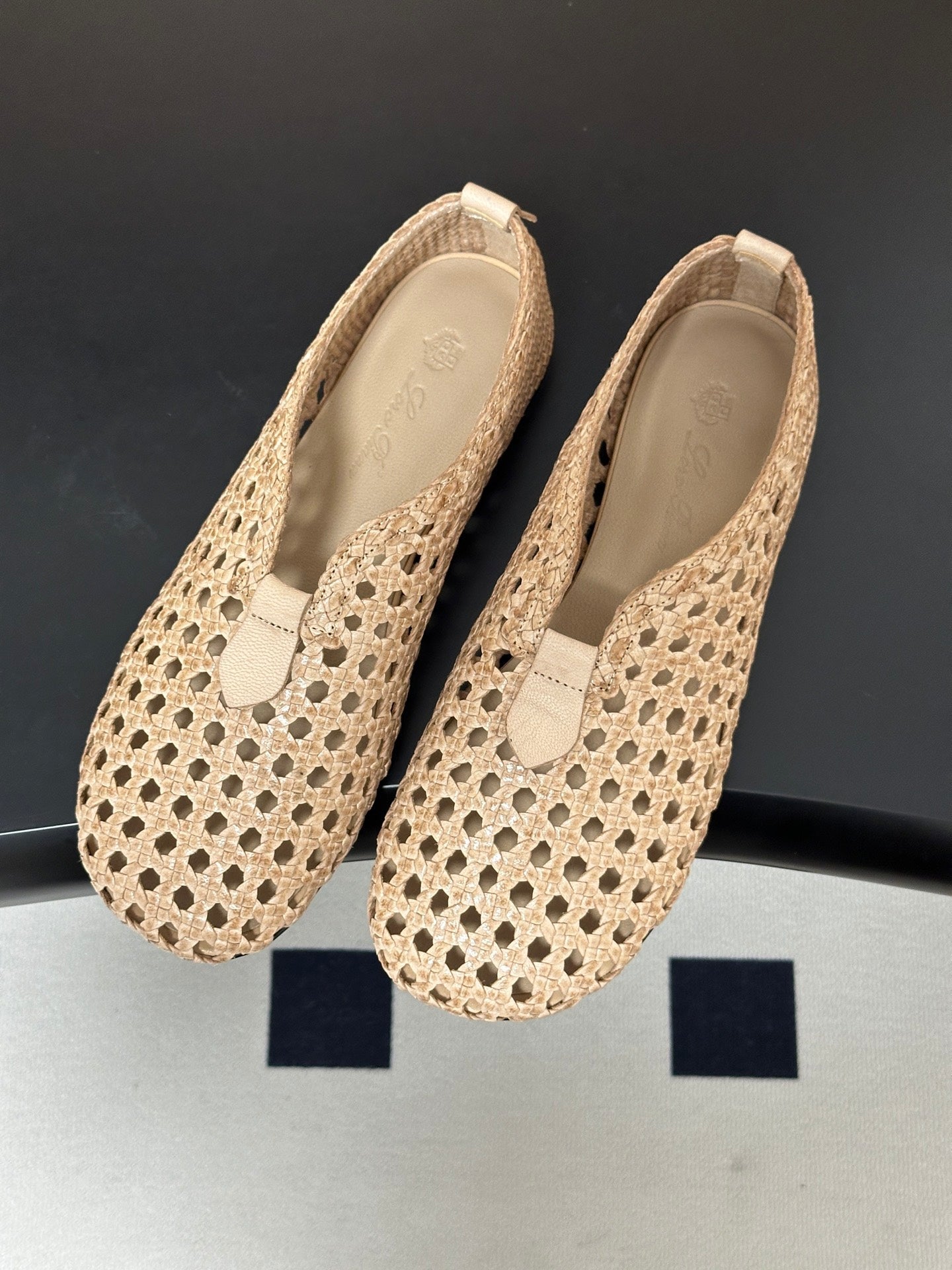 LP 26S BALLET FLATS IN BEIGE CALFSKIN WITH BASKETWEAVE DESIGN