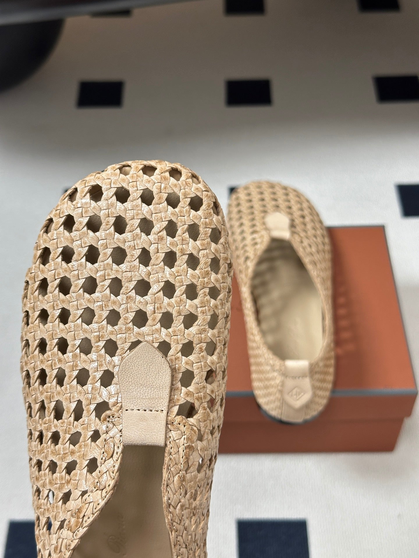 LP 26S BALLET FLATS IN BEIGE CALFSKIN WITH BASKETWEAVE DESIGN
