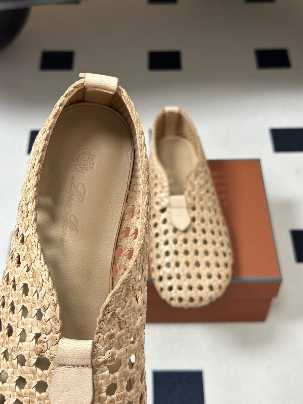 LP 26S BALLET FLATS IN BEIGE CALFSKIN WITH BASKETWEAVE DESIGN