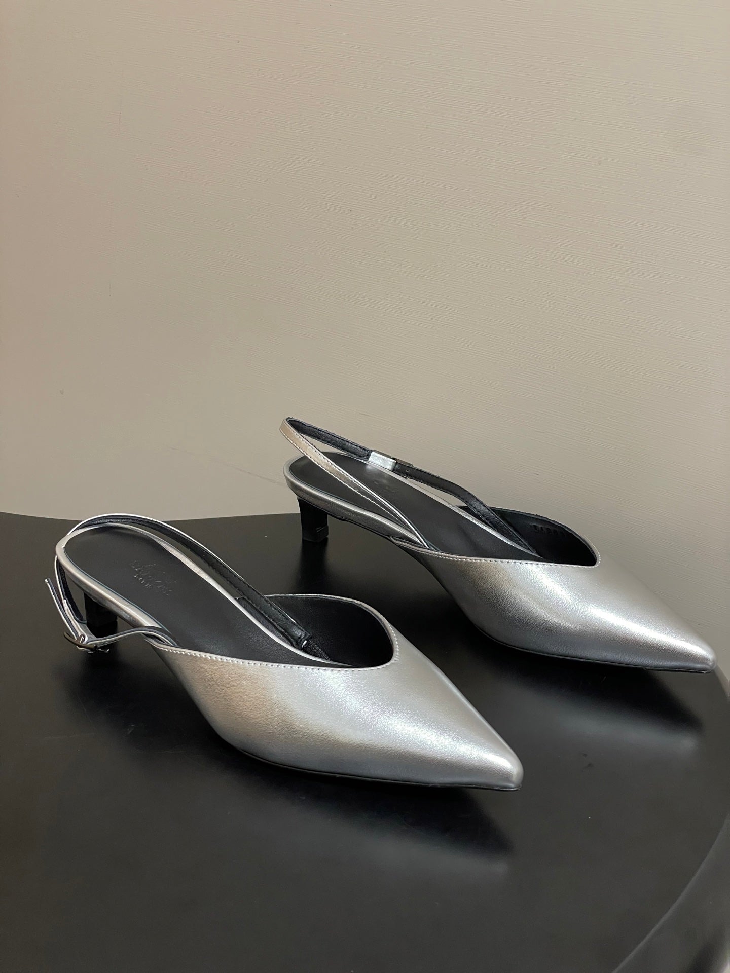 HM 26S NICOLE SLINGBACK 40MM IN SILVER CALFSKIN SILVER HARDWARE
