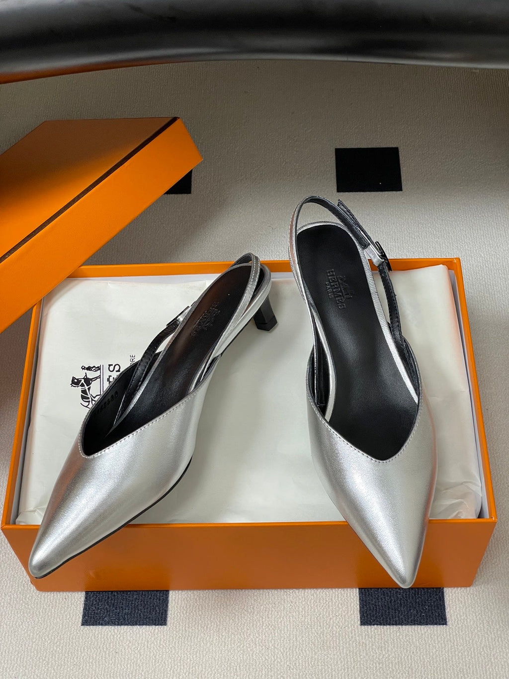 HM 26S NICOLE SLINGBACK 40MM IN SILVER CALFSKIN SILVER HARDWARE