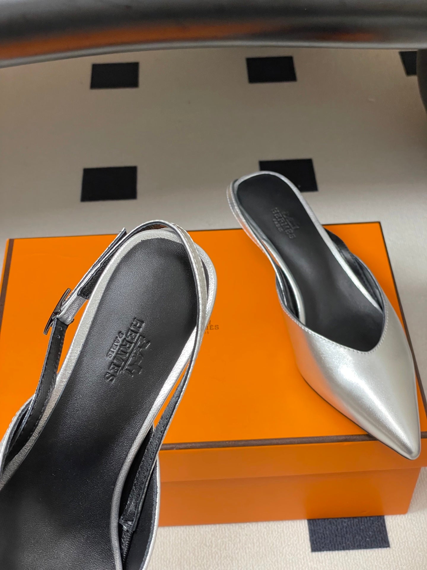 HM 26S NICOLE SLINGBACK 40MM IN SILVER CALFSKIN SILVER HARDWARE