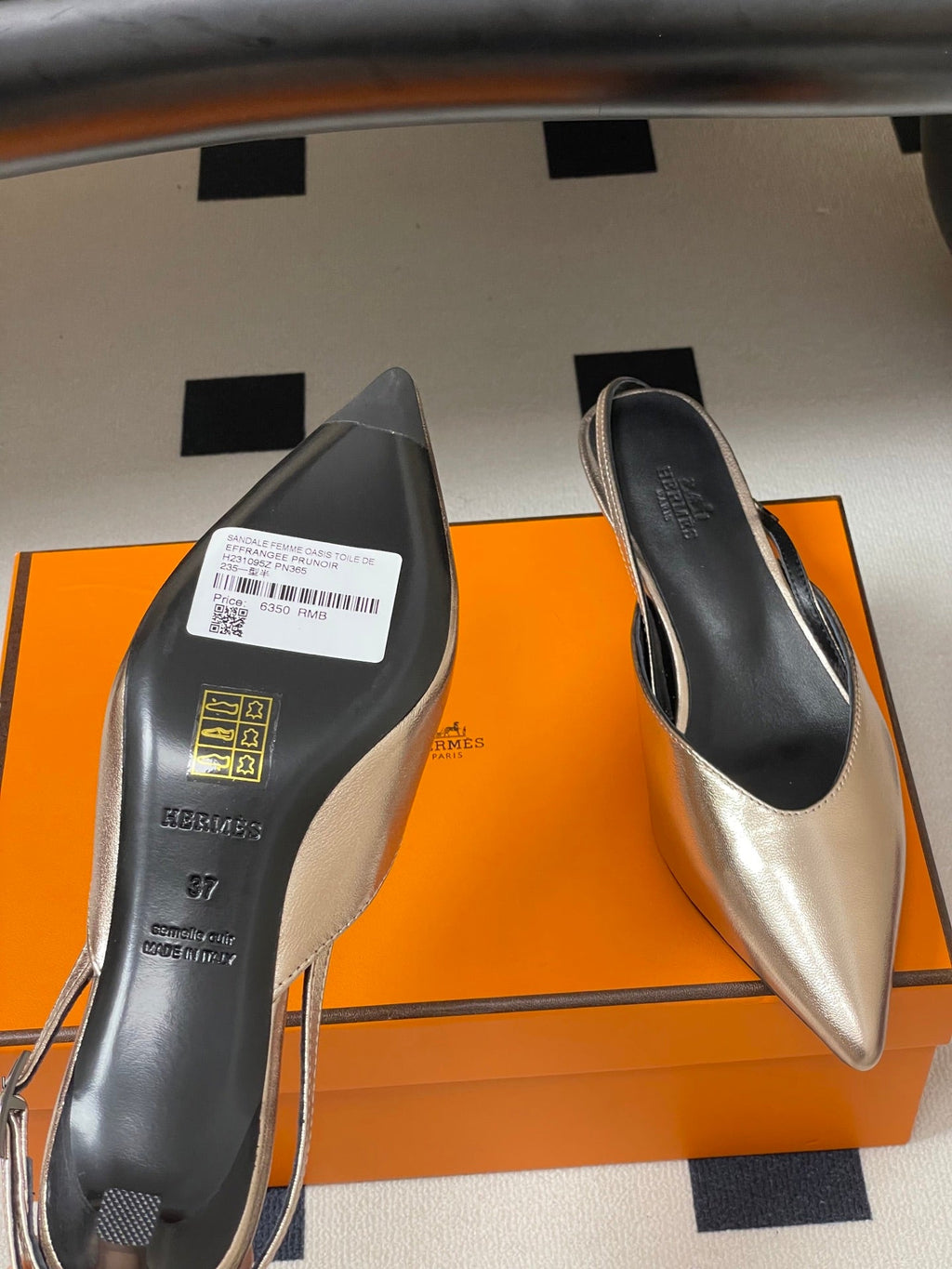 HM 26S NICOLE SLINGBACK 40MM IN GOLD CALFSKIN SILVER HARDWARE