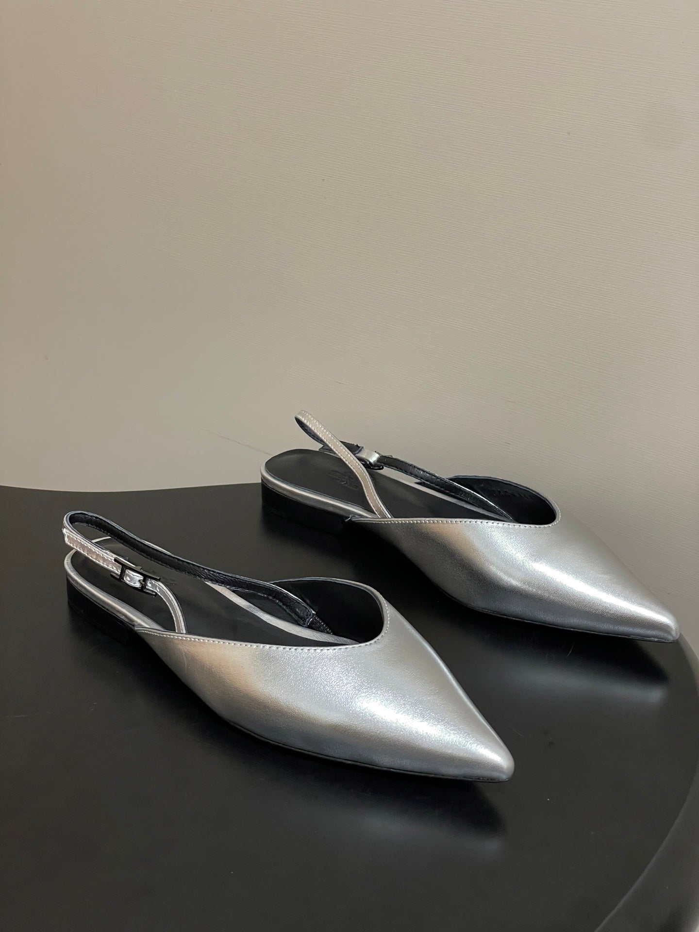HM 26S NICOLE SLINGBACK IN SILVER CALFSKIN SILVER HARDWARE