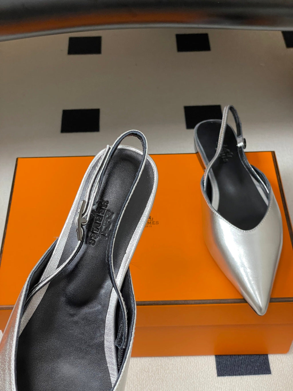 HM 26S NICOLE SLINGBACK IN SILVER CALFSKIN SILVER HARDWARE