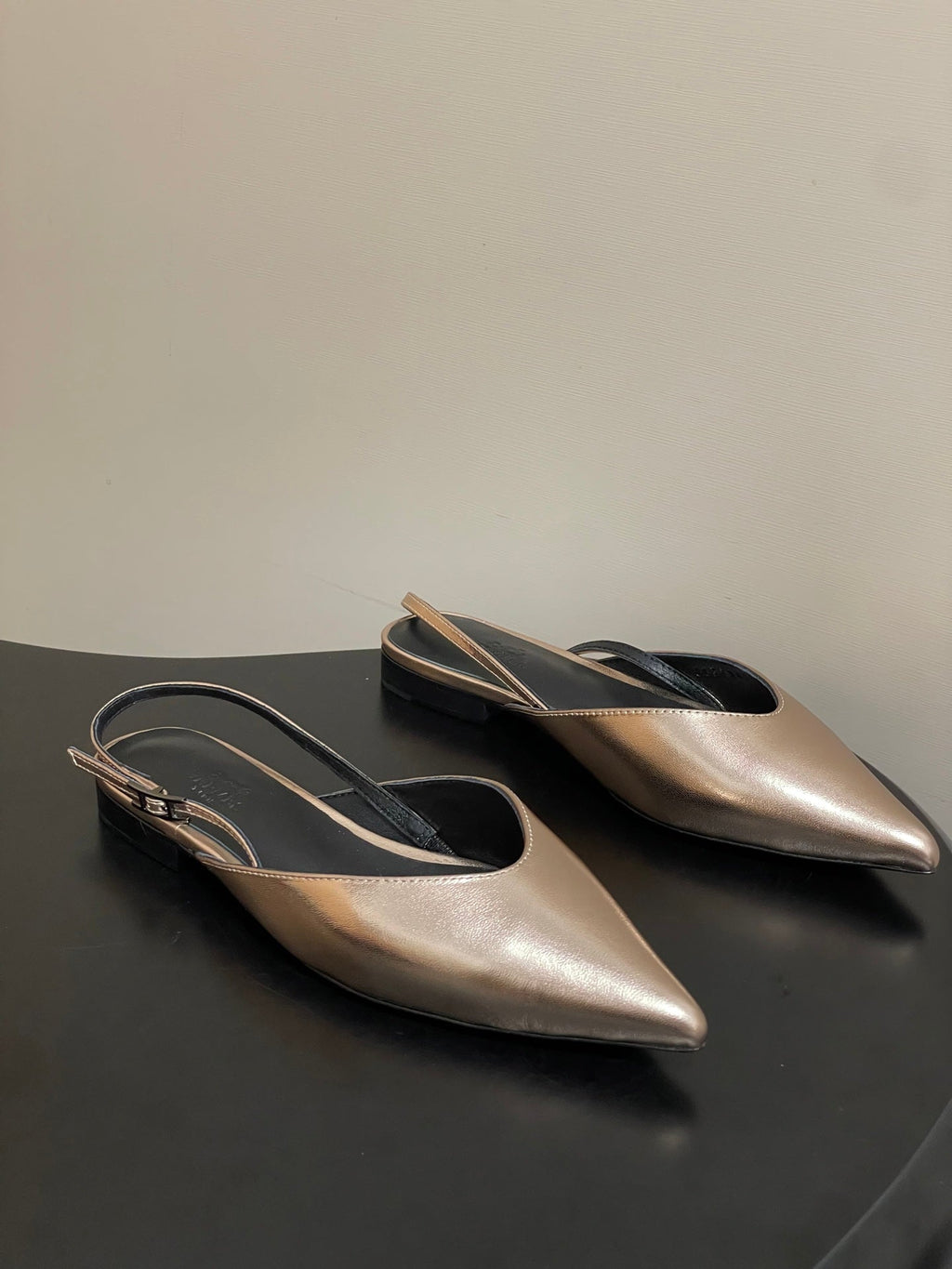 HM 26S NICOLE SLINGBACK IN GOLD CALFSKIN SILVER HARDWARE