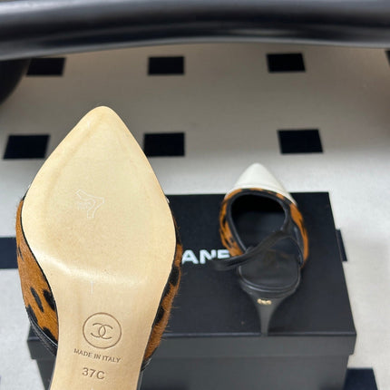 CHANEL 26S POINTED TOE HIGH HEEL SLINGBACKS 85 MM IN BROWN PONY HAIR WITH WHITE TOE