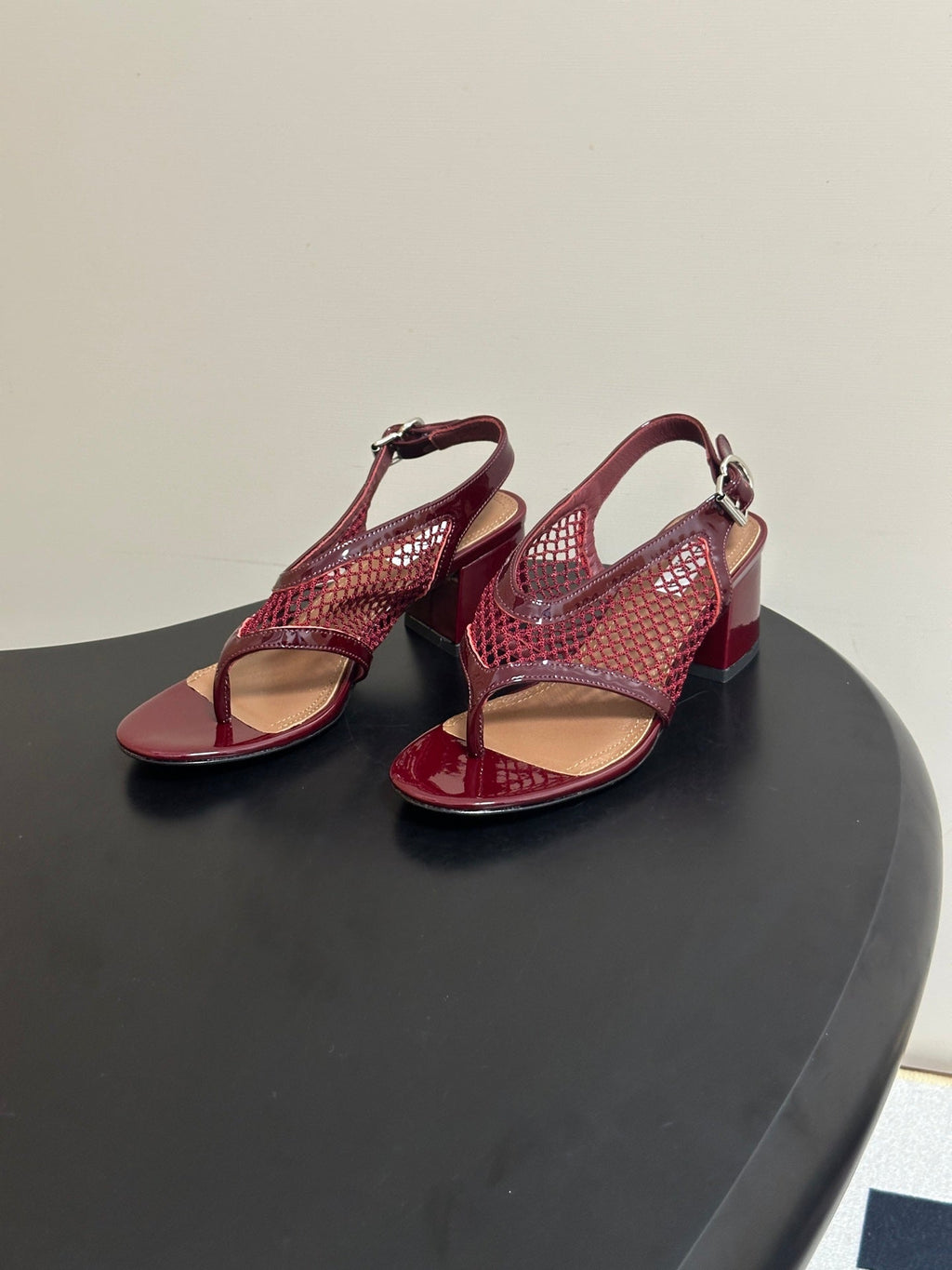 ALAIA 26S MESH THONG HEELS 55 MM IN BURGUNDY PATENT CALFSKIN