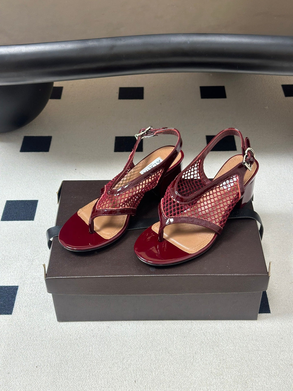 ALAIA 26S MESH THONG HEELS 55 MM IN BURGUNDY PATENT CALFSKIN