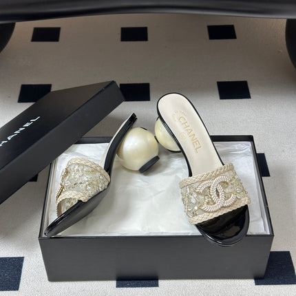 CHANEL 26S PEARL EMBELLISHED FLAT SANDALS IN WHITE LEATHER AND EMBROIDERED FABRIC