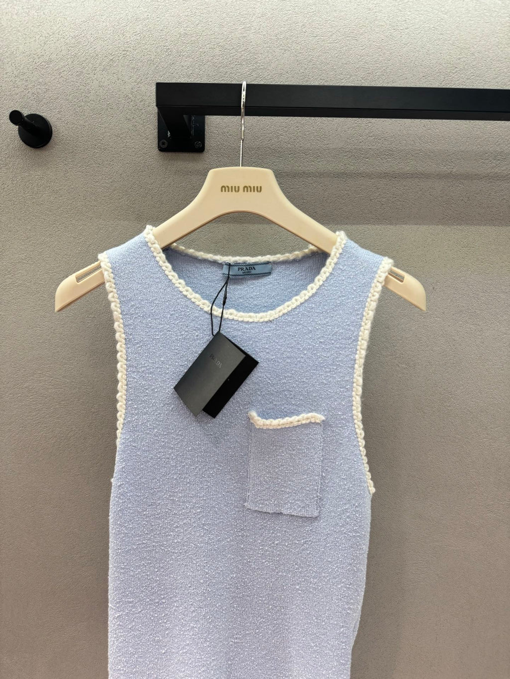 PRADA 26S SLEEVELESS SWEATER STYLE 870