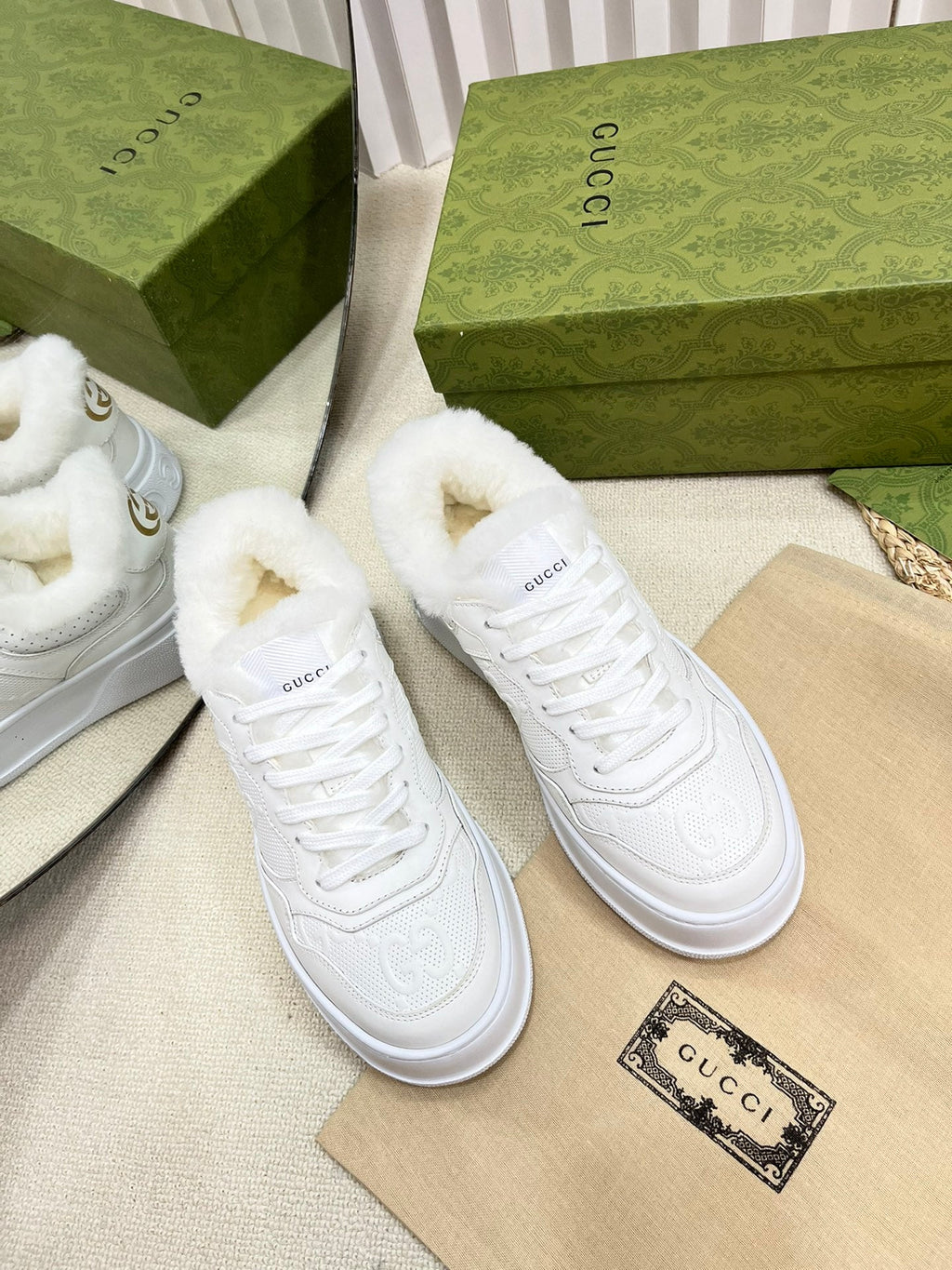 SNEAKER IN RICE WHITE CALFSKIN AND LAMB WOOL LINING