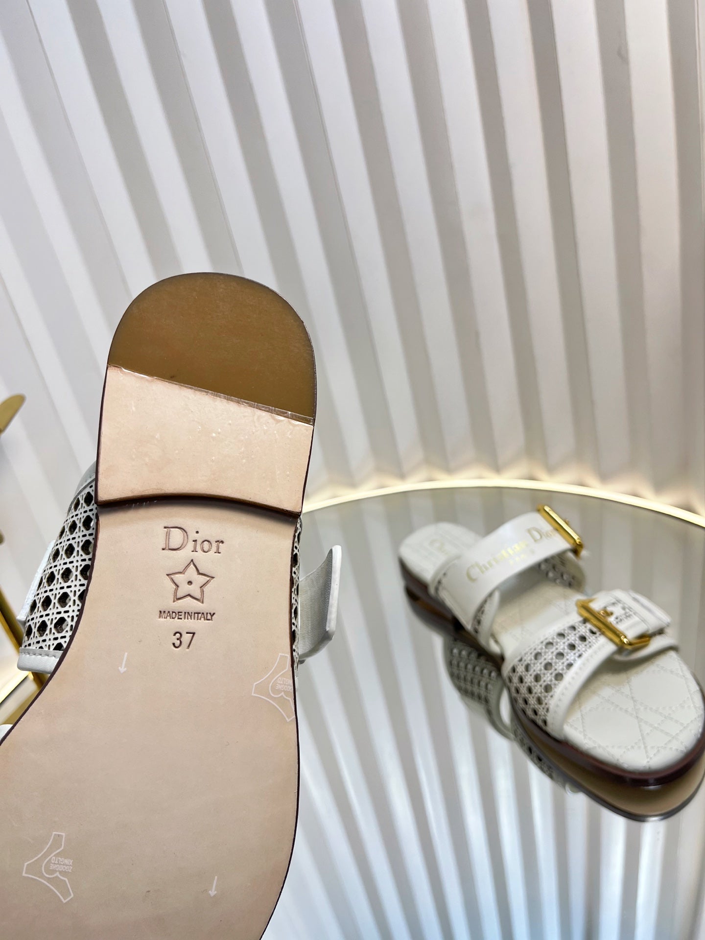 D-AVENUE SLIDES 25S IN WHITE CALFSKIN MICRO CANNAGE MOTIF